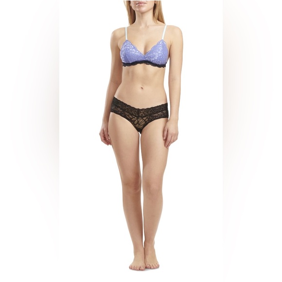 Juniors' Color Pop Triangle
Lace Bralette - Picture 4 of 6